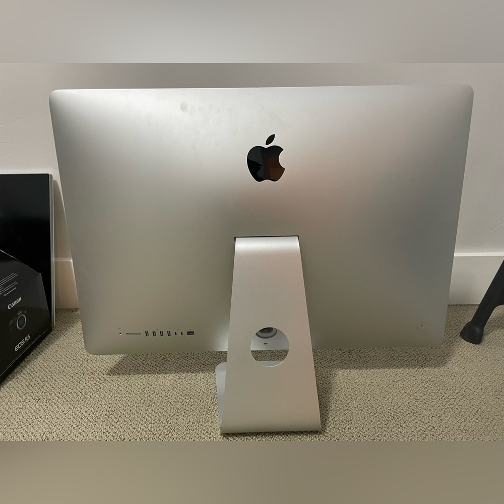 Mac desktop computer - Picture 2 of 2